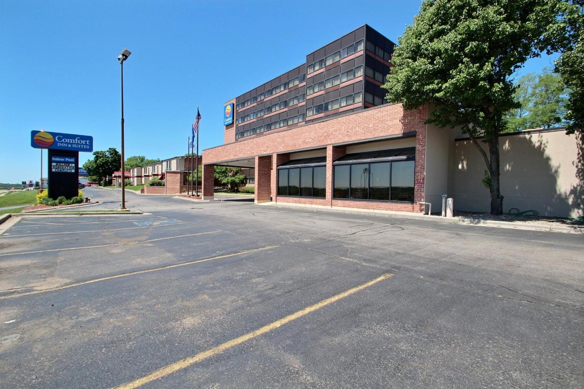Comfort Inn & Suites Madison - Airport Экстерьер фото