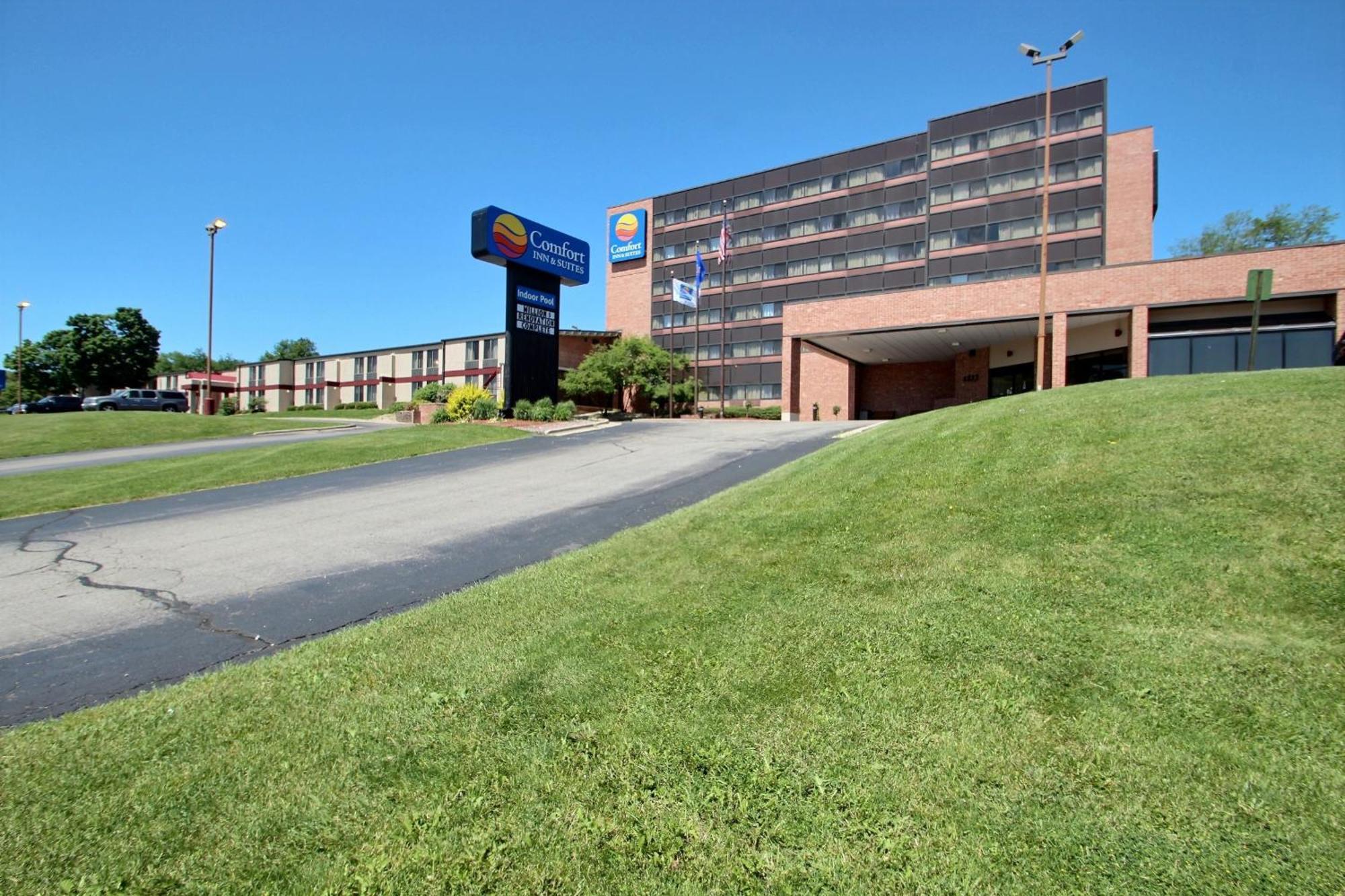 Comfort Inn & Suites Madison - Airport Экстерьер фото