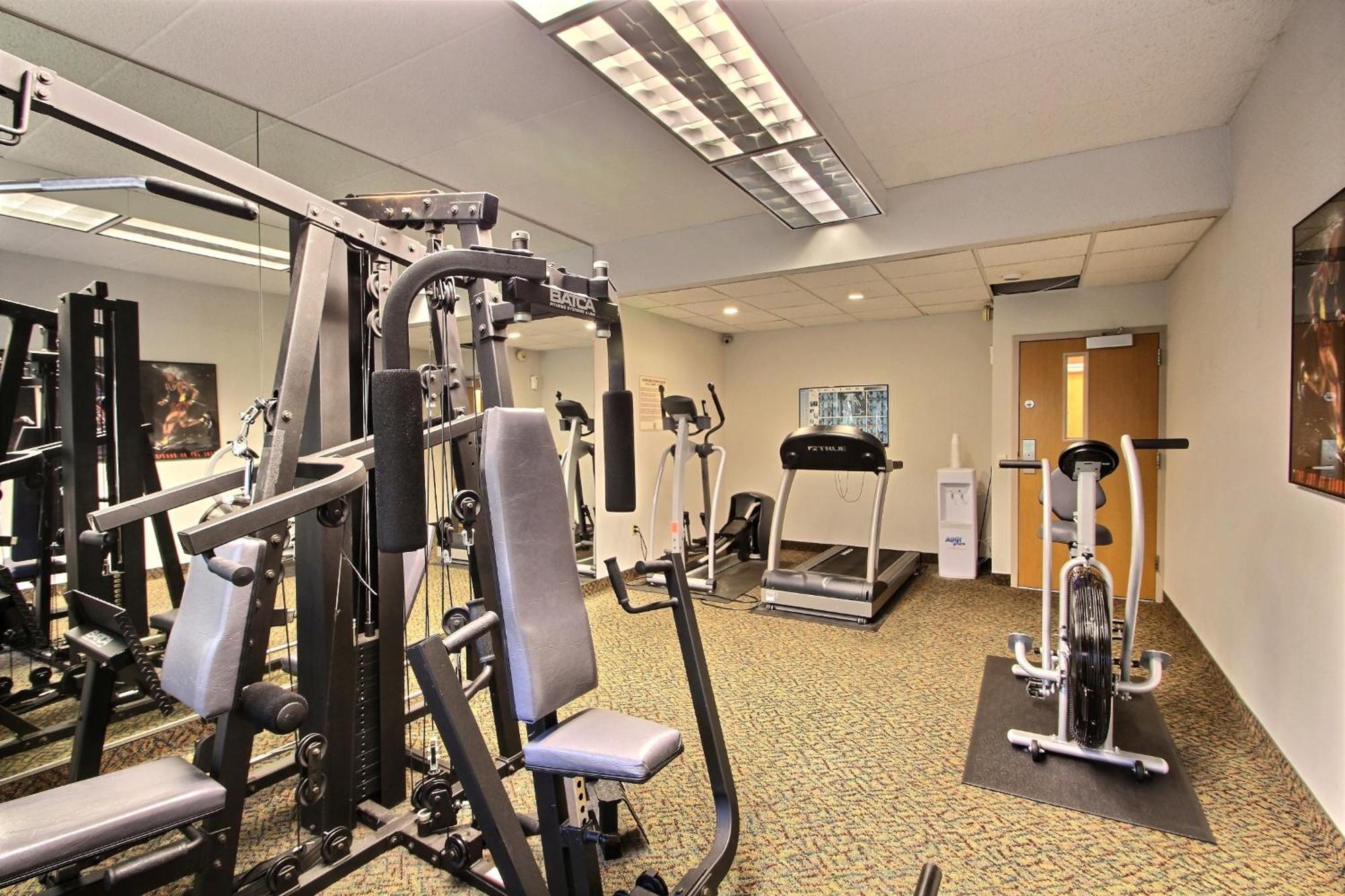 Comfort Inn & Suites Madison - Airport Экстерьер фото