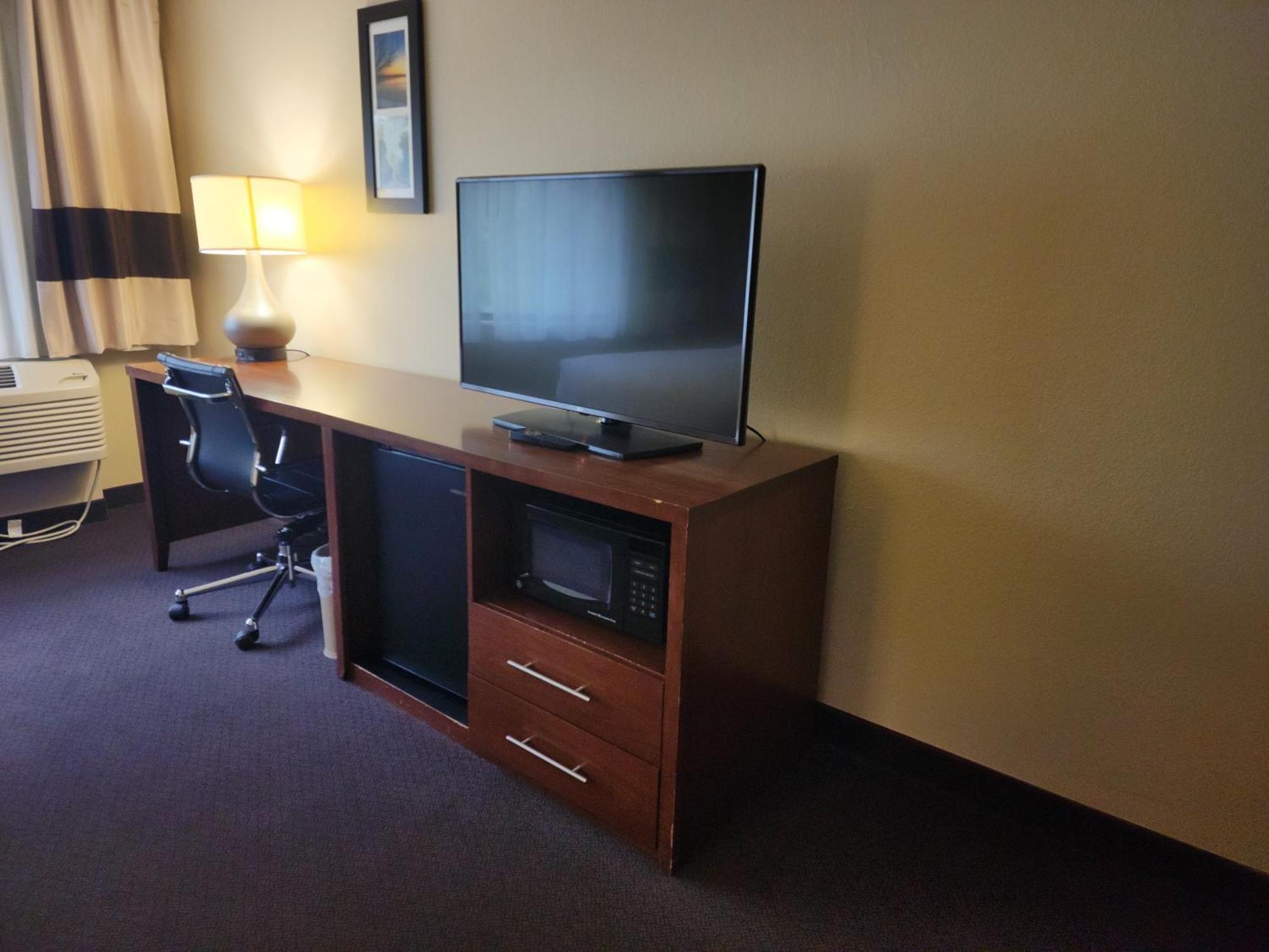 Comfort Inn & Suites Madison - Airport Экстерьер фото