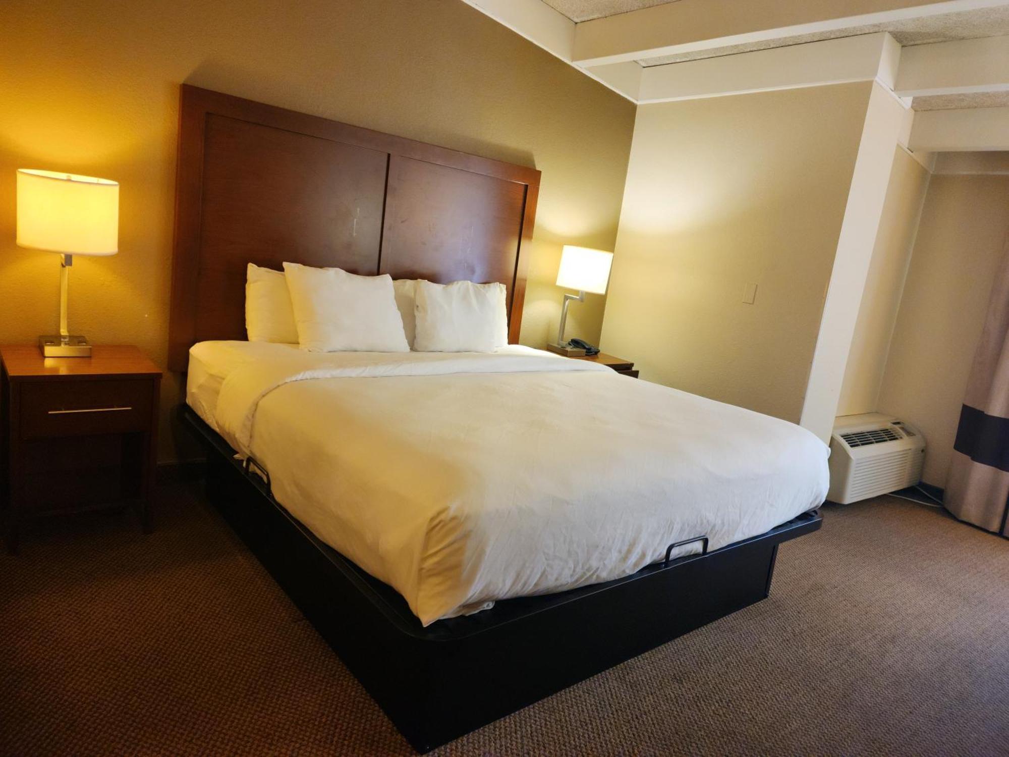 Comfort Inn & Suites Madison - Airport Экстерьер фото