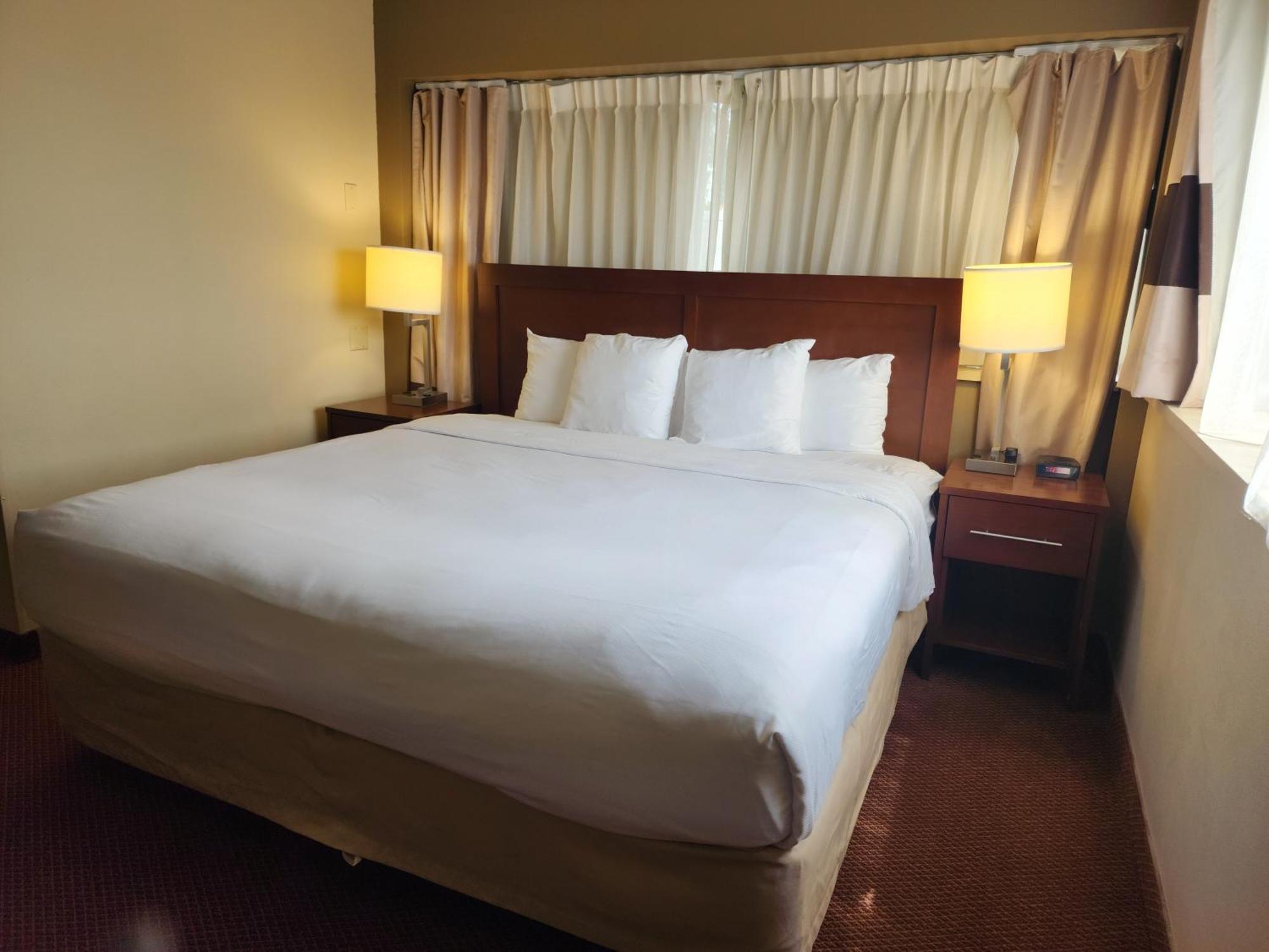 Comfort Inn & Suites Madison - Airport Экстерьер фото